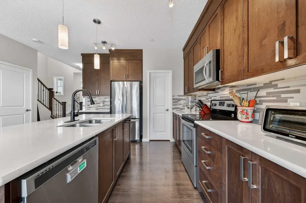 15 Fireside Crescent Cochrane AB T4C 2L4
