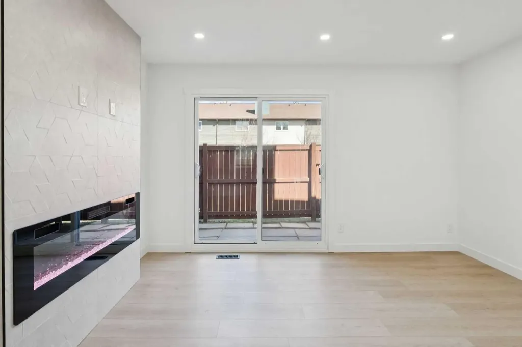 2511 38 Street NE Calgary AB T1Y 4M7