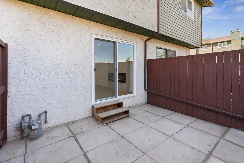 2511 38 Street NE Calgary AB T1Y 4M7