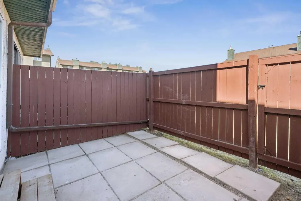 2511 38 Street NE Calgary AB T1Y 4M7