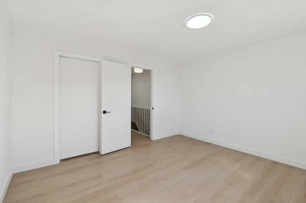2511 38 Street NE Calgary AB T1Y 4M7