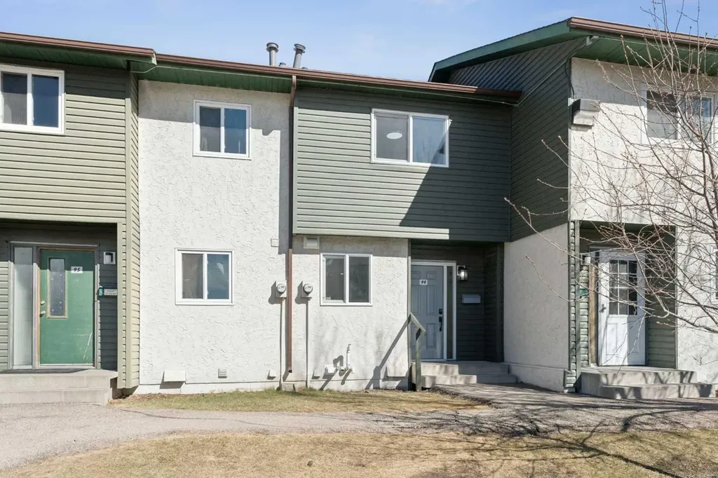 2511 38 Street NE Calgary AB T1Y 4M7