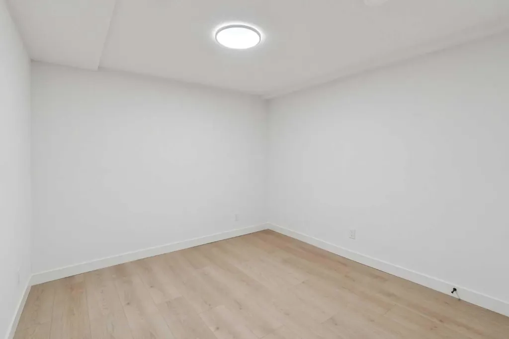 2511 38 Street NE Calgary AB T1Y 4M7