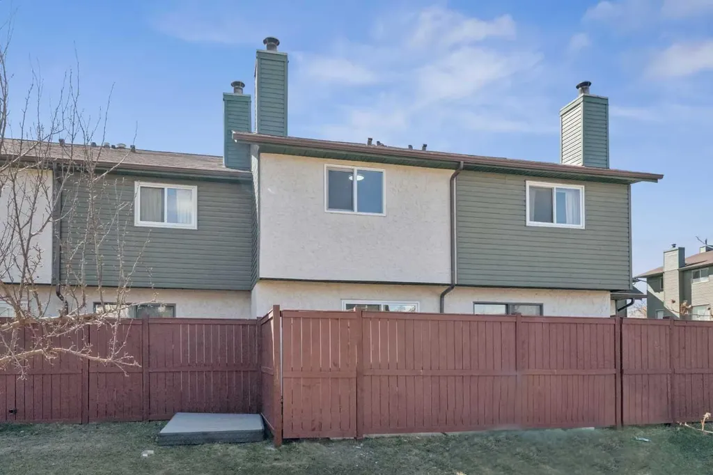 2511 38 Street NE Calgary AB T1Y 4M7