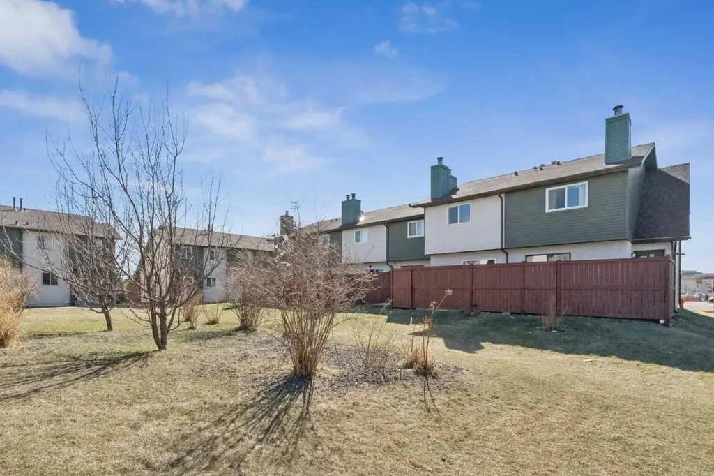 2511 38 Street NE Calgary AB T1Y 4M7