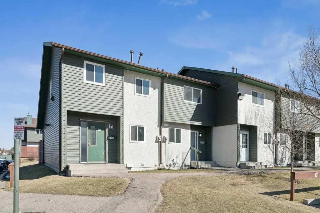 2511 38 Street NE Calgary AB T1Y 4M7