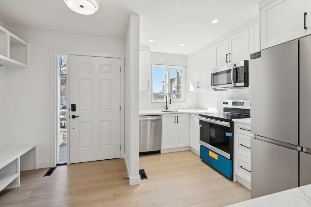 2511 38 Street NE Calgary AB T1Y 4M7