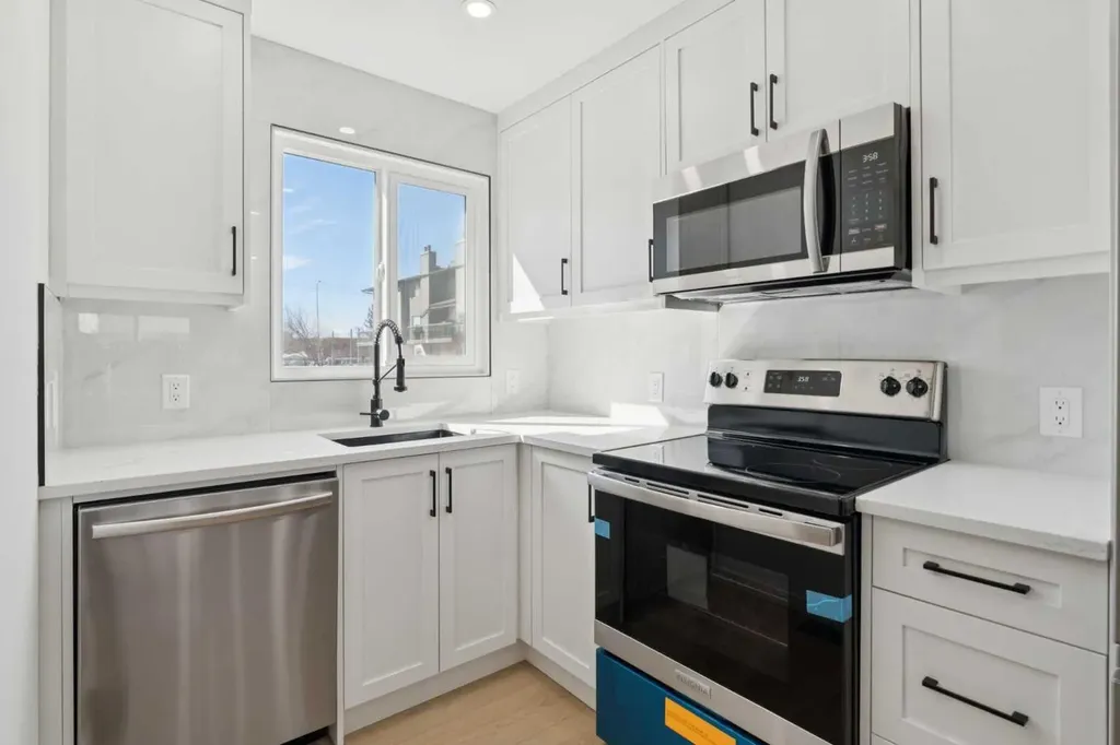 2511 38 Street NE Calgary AB T1Y 4M7