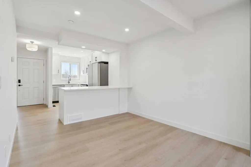 2511 38 Street NE Calgary AB T1Y 4M7