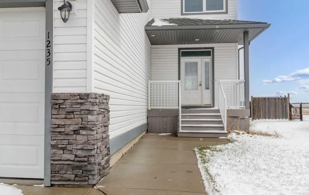 1235 21 Street Bowden AB T0M0K0