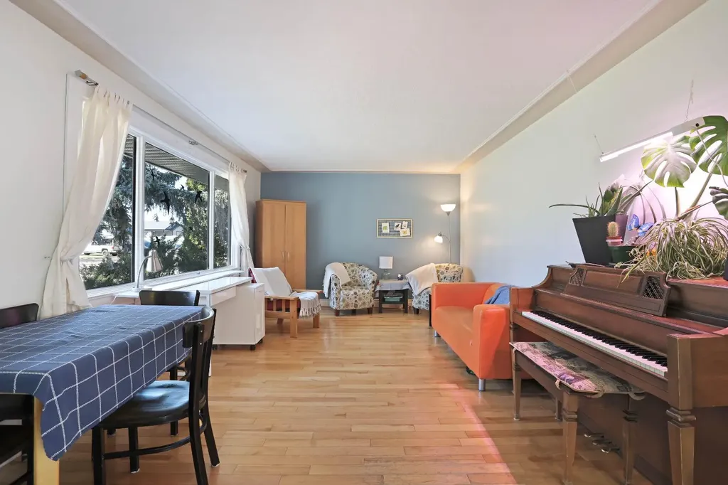 215 1 Street E Duchess AB T0J 0Z0