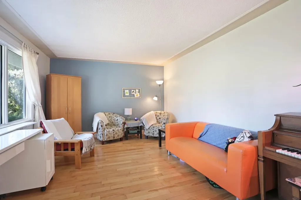 215 1 Street E Duchess AB T0J 0Z0