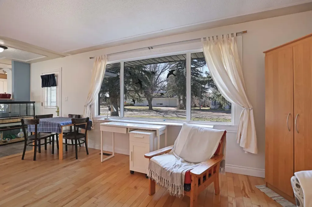 215 1 Street E Duchess AB T0J 0Z0