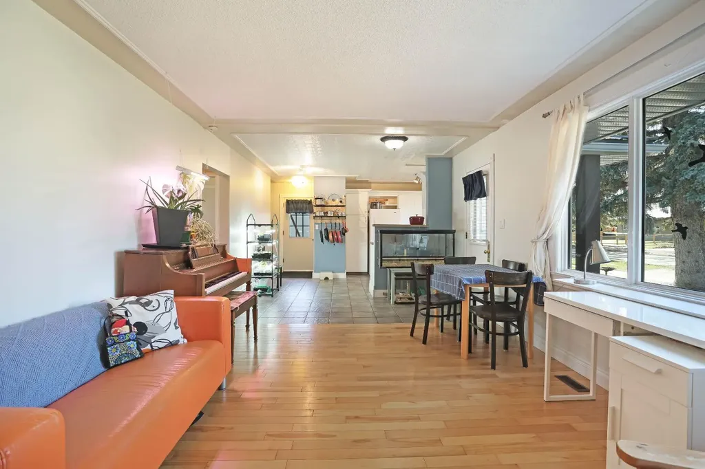 215 1 Street E Duchess AB T0J 0Z0