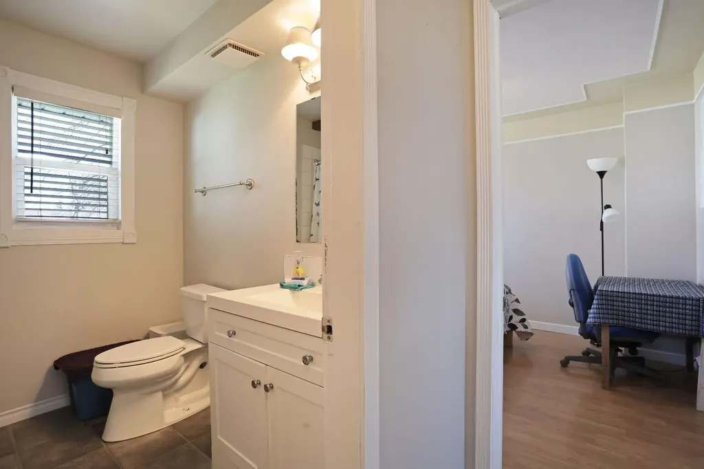 215 1 Street E Duchess AB T0J 0Z0