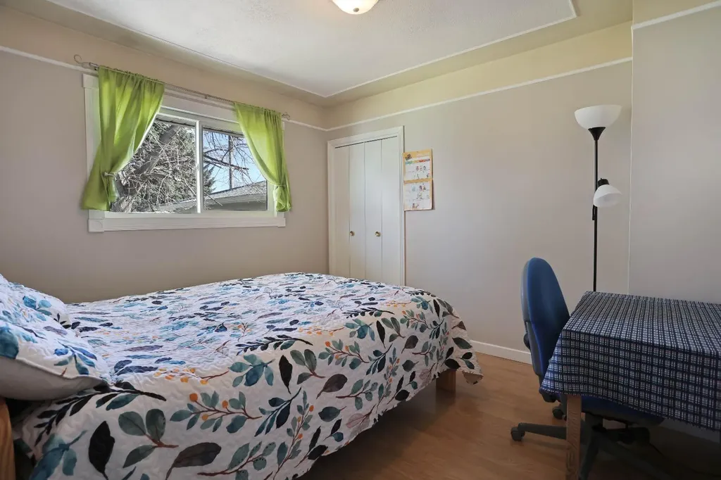 215 1 Street E Duchess AB T0J 0Z0