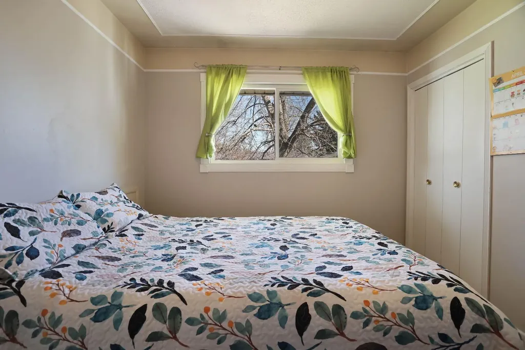 215 1 Street E Duchess AB T0J 0Z0