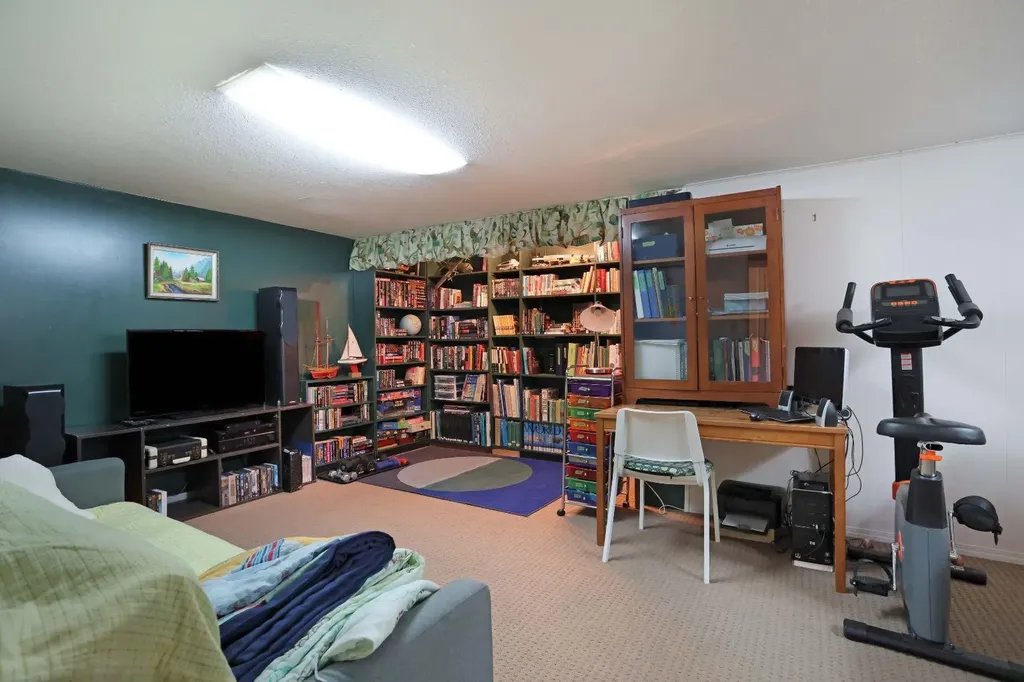 215 1 Street E Duchess AB T0J 0Z0