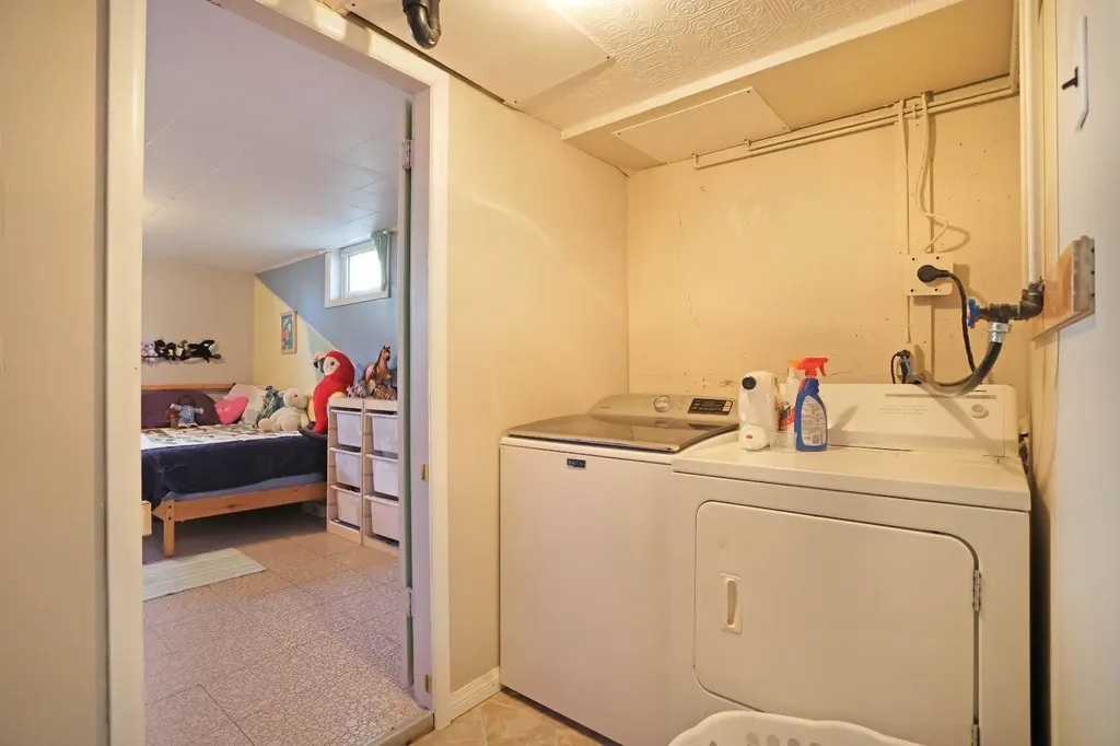 215 1 Street E Duchess AB T0J 0Z0