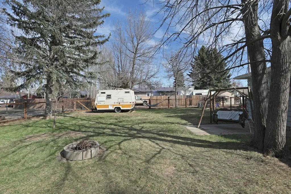 215 1 Street E Duchess AB T0J 0Z0