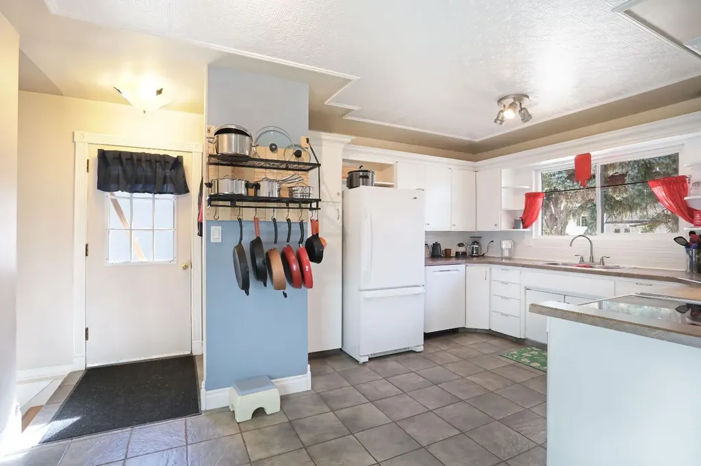 215 1 Street E Duchess AB T0J 0Z0