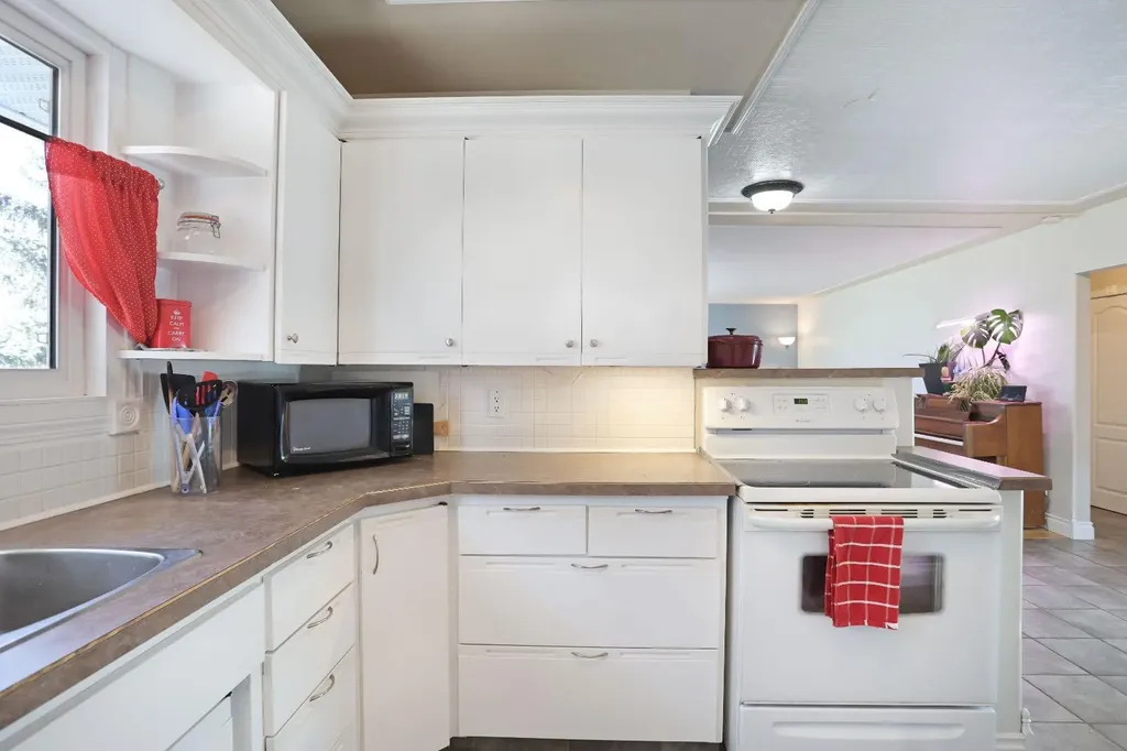 215 1 Street E Duchess AB T0J 0Z0