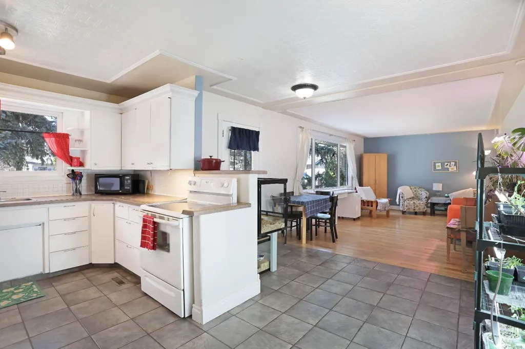215 1 Street E Duchess AB T0J 0Z0