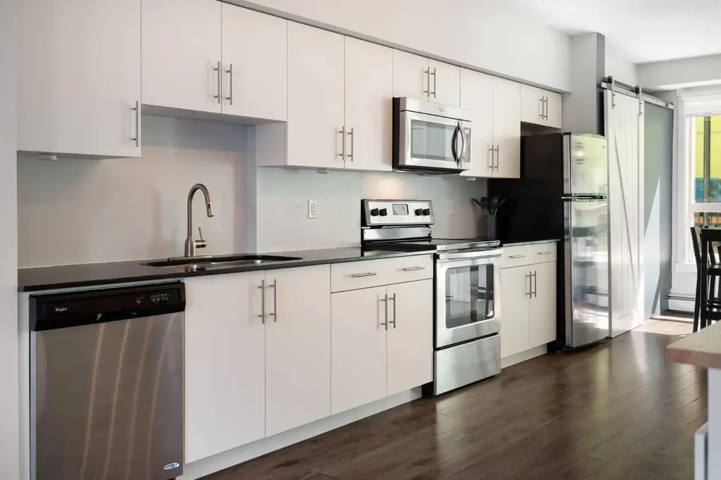 1740 9 Street NW Calgary AB T2M 4Z5