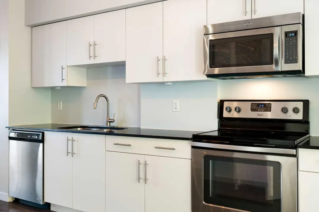 1740 9 Street NW Calgary AB T2M 4Z5