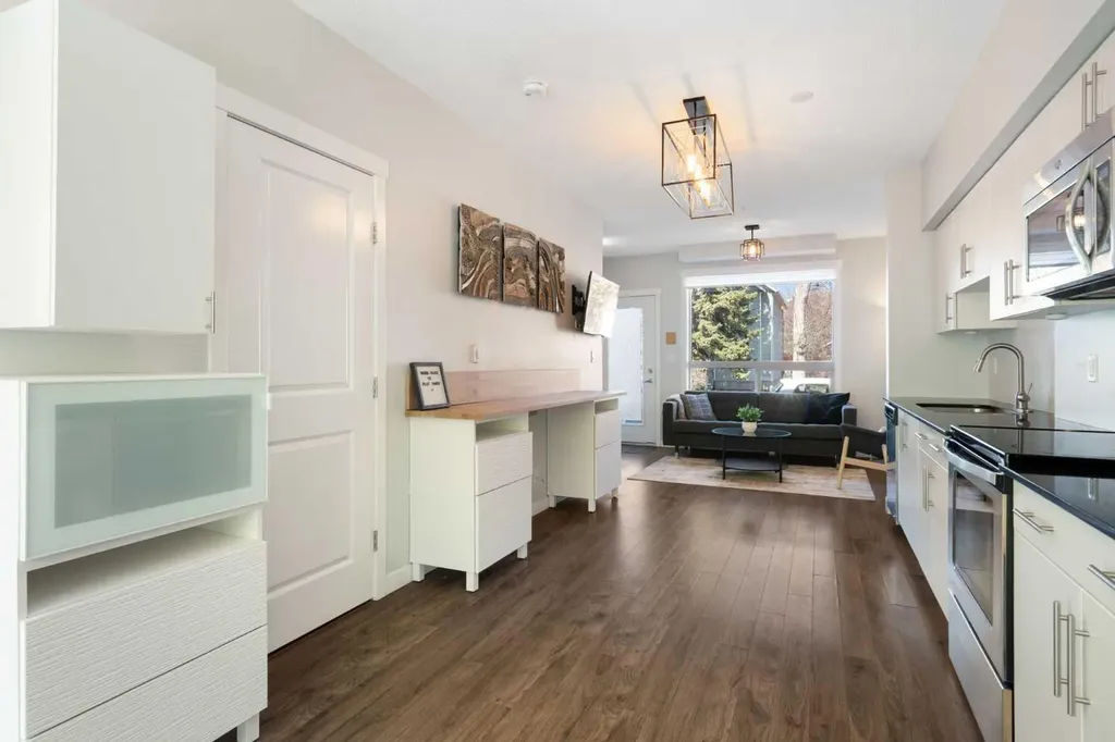 1740 9 Street NW Calgary AB T2M 4Z5