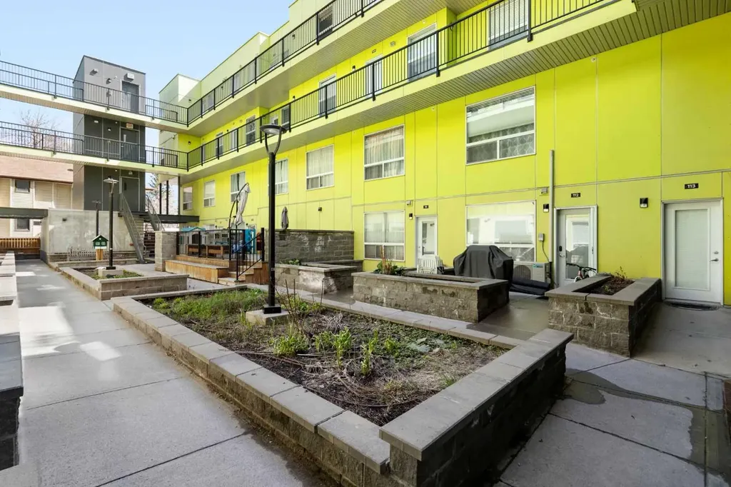 1740 9 Street NW Calgary AB T2M 4Z5