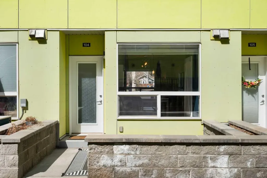 1740 9 Street NW Calgary AB T2M 4Z5