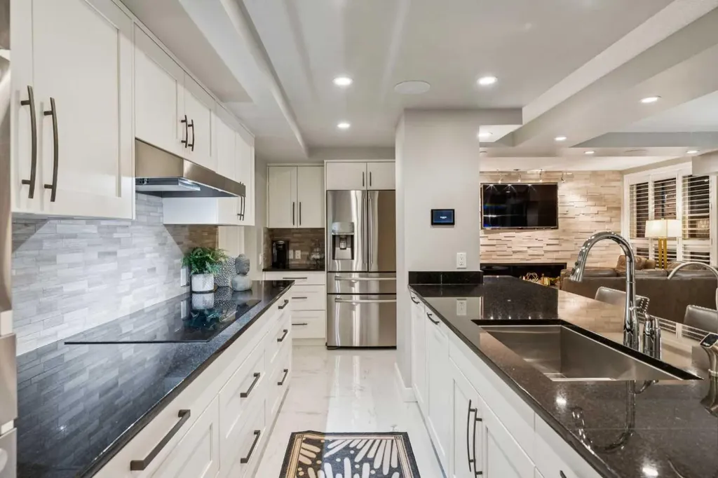400 Eau Claire Avenue SW Calgary AB T2P 4X2