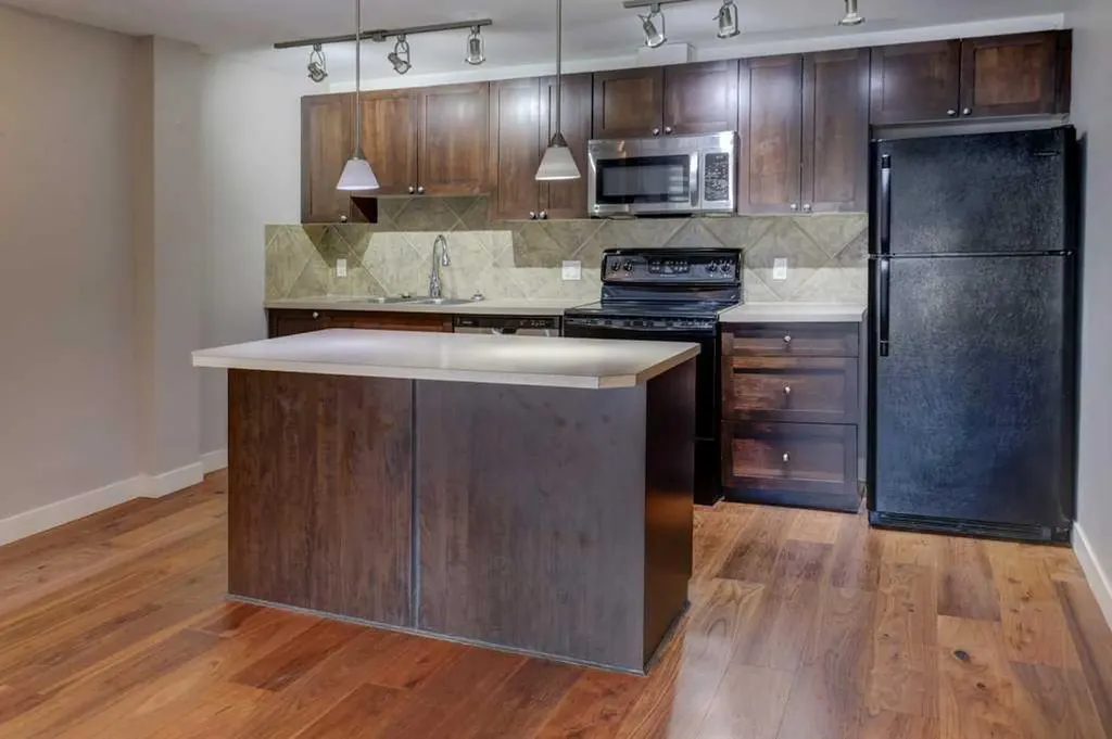 1025 14 Avenue SW Calgary AB T2R 0N9