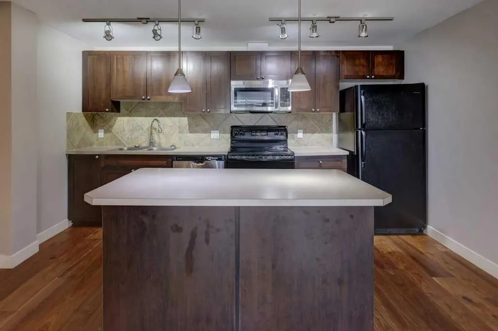 1025 14 Avenue SW Calgary AB T2R 0N9