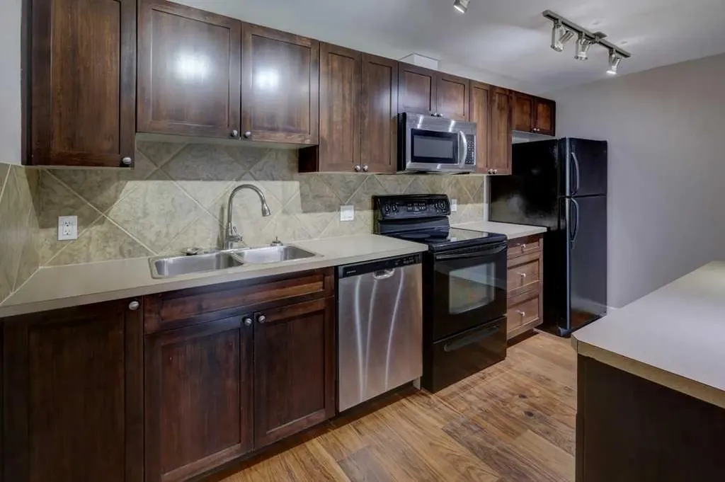 1025 14 Avenue SW Calgary AB T2R 0N9