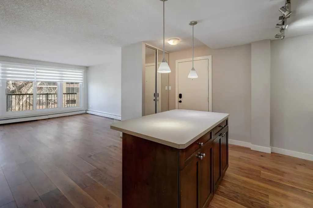 1025 14 Avenue SW Calgary AB T2R 0N9