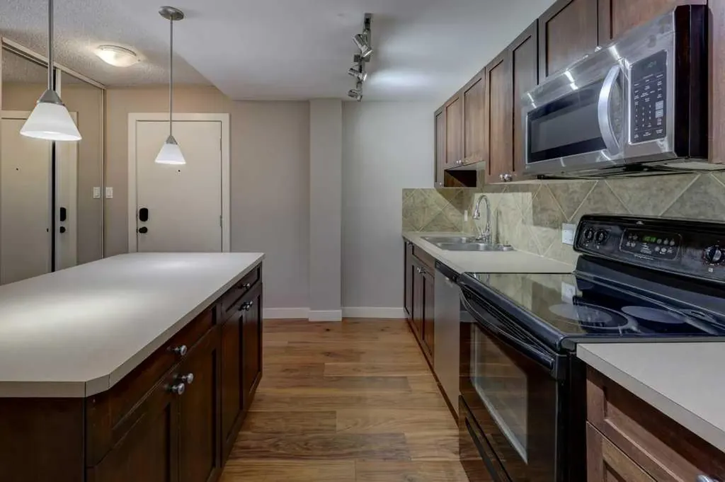 1025 14 Avenue SW Calgary AB T2R 0N9