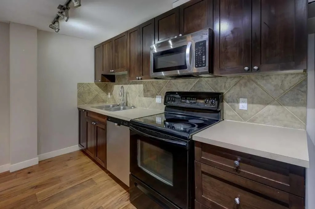 1025 14 Avenue SW Calgary AB T2R 0N9