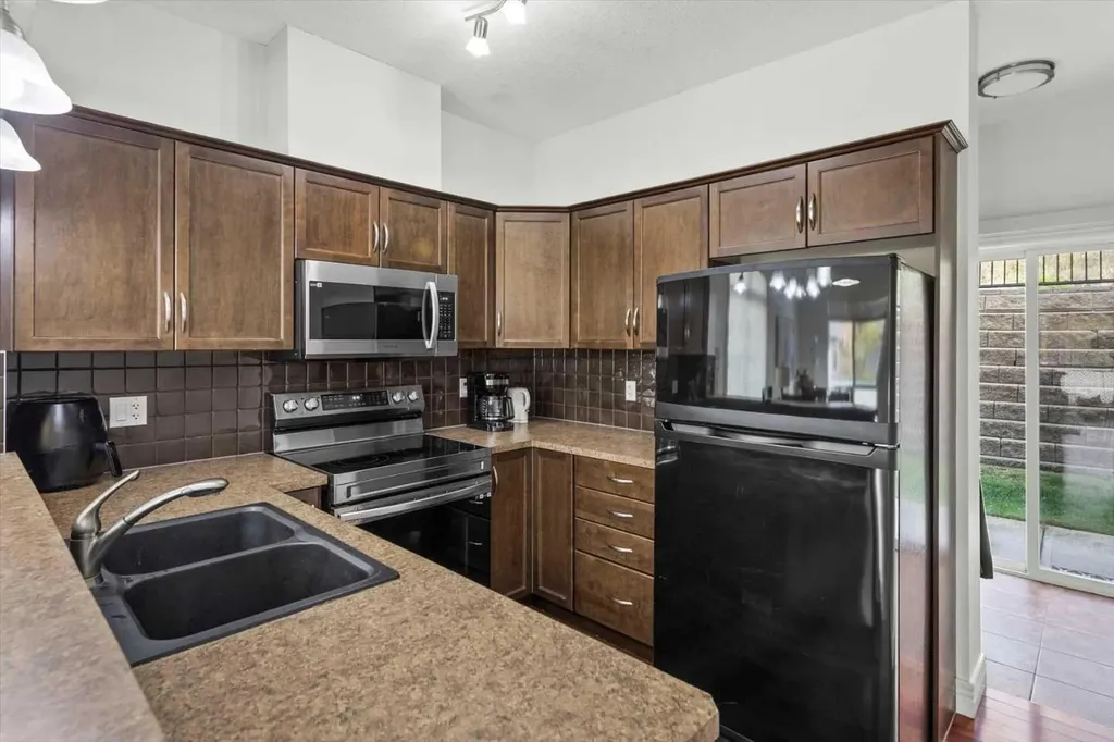 164 Rockyledge View NW Calgary AB T3G 6B2