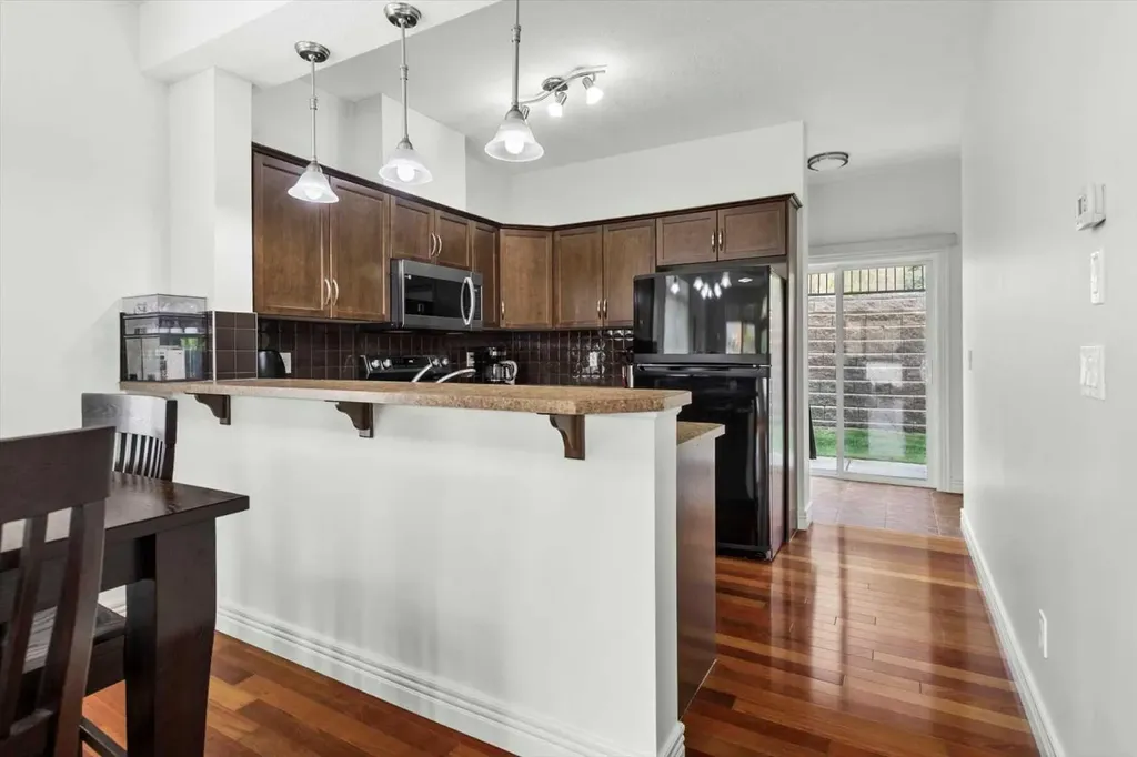 164 Rockyledge View NW Calgary AB T3G 6B2