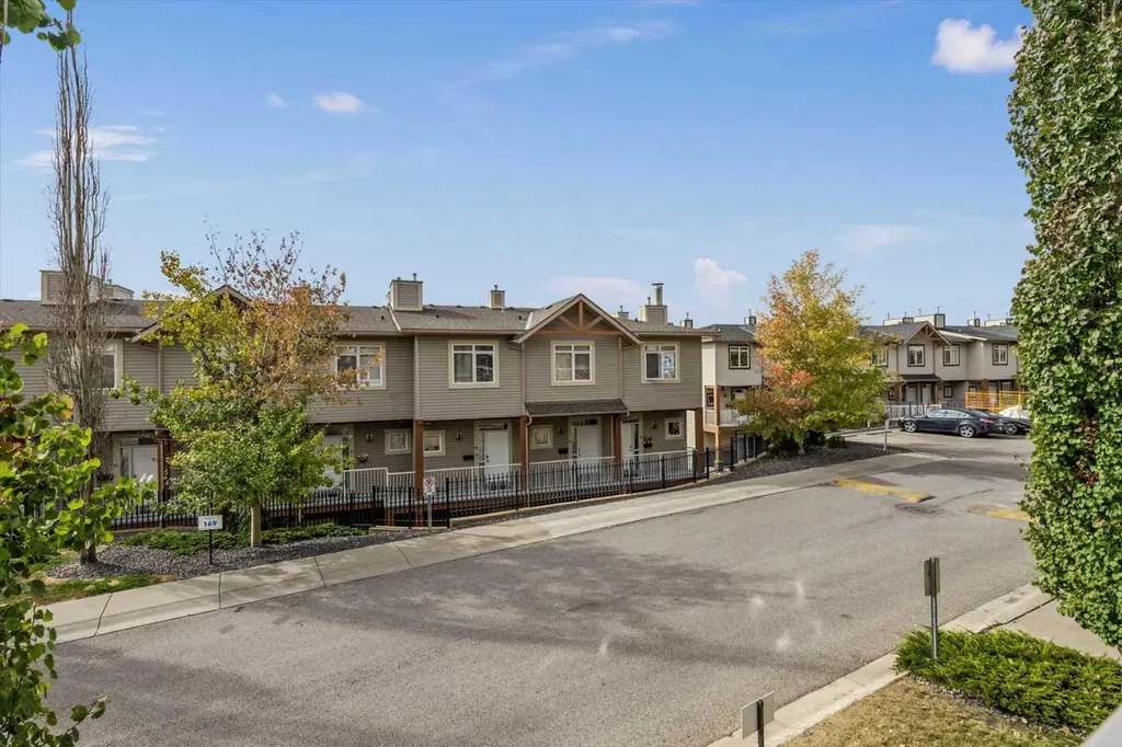 164 Rockyledge View NW Calgary AB T3G 6B2