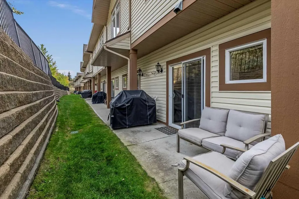 164 Rockyledge View NW Calgary AB T3G 6B2