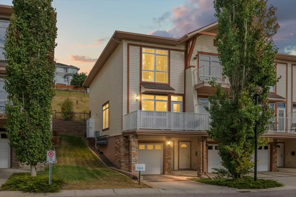 164 Rockyledge View NW Calgary AB T3G 6B2