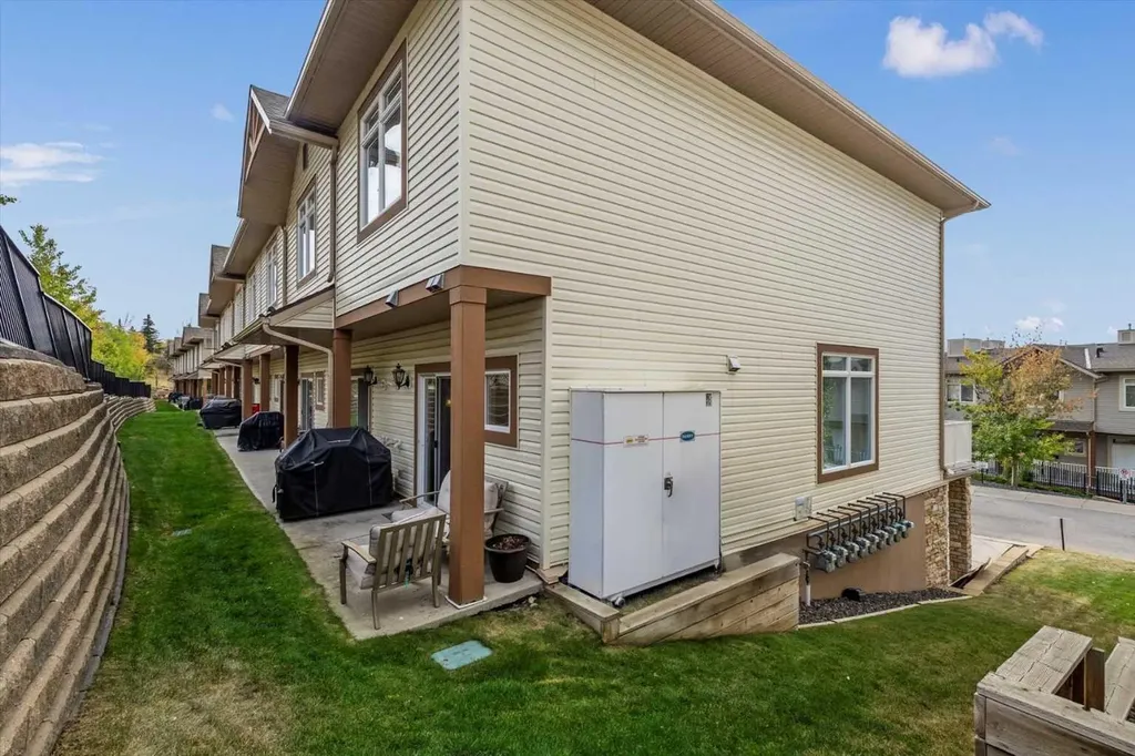 164 Rockyledge View NW Calgary AB T3G 6B2