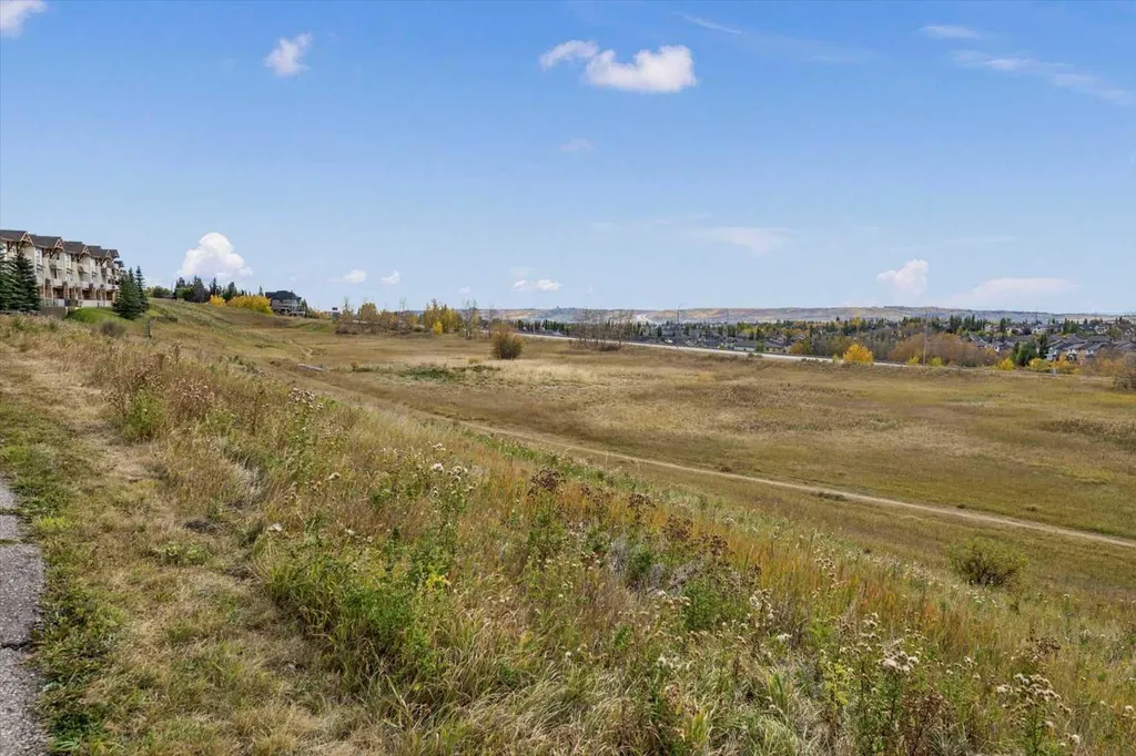 164 Rockyledge View NW Calgary AB T3G 6B2