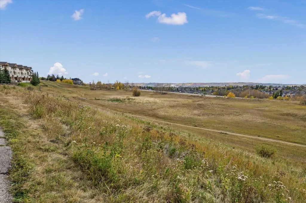 164 Rockyledge View NW Calgary AB T3G 6B2