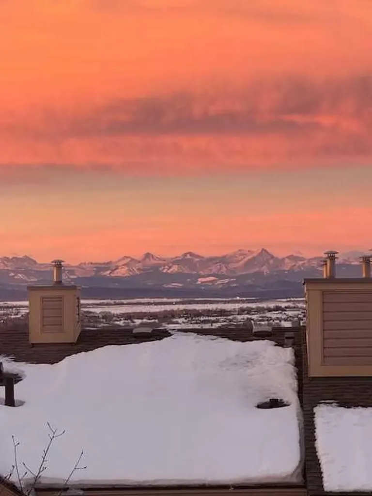 164 Rockyledge View NW Calgary AB T3G 6B2
