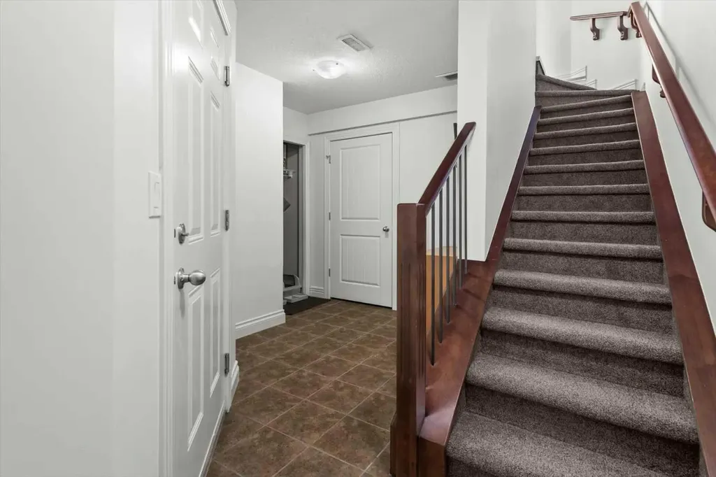 164 Rockyledge View NW Calgary AB T3G 6B2