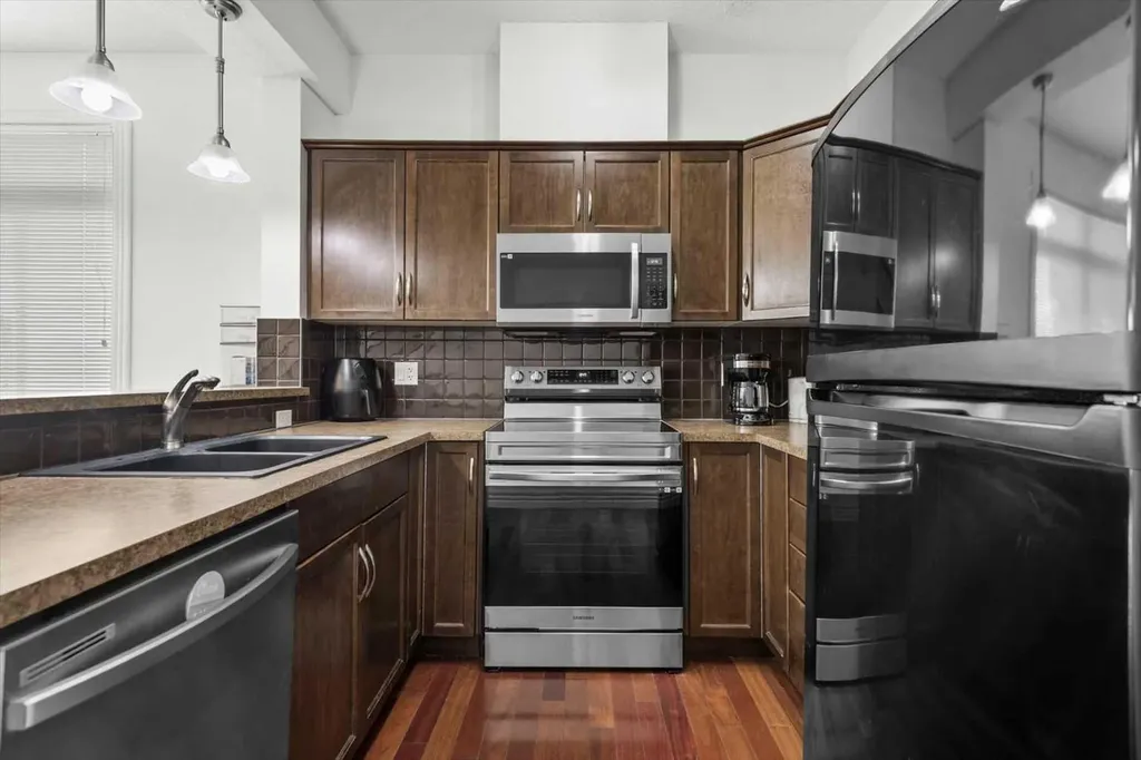 164 Rockyledge View NW Calgary AB T3G 6B2